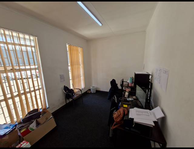 602M² WAREHOUSE TO LET IN JET PARK